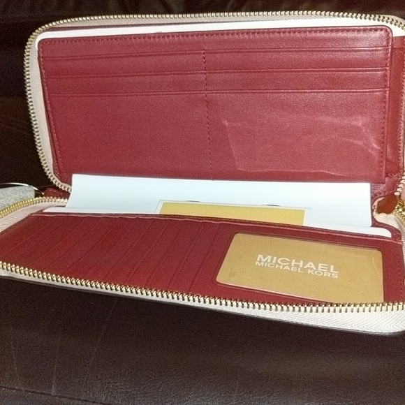 MICHAEL KORS STUDIO Mercer Corner Center Zip Leather Tote  Mercer Corner Kors Studio Tote & Wallet